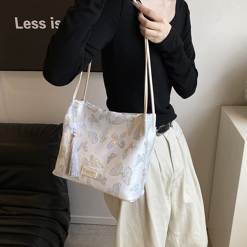 designer New Chinese Style Bag for Women 2025 New Trend Hanfu Ancient Style Single Shoulder Underarm Bag Fashionable Crossbody Bucket Bag