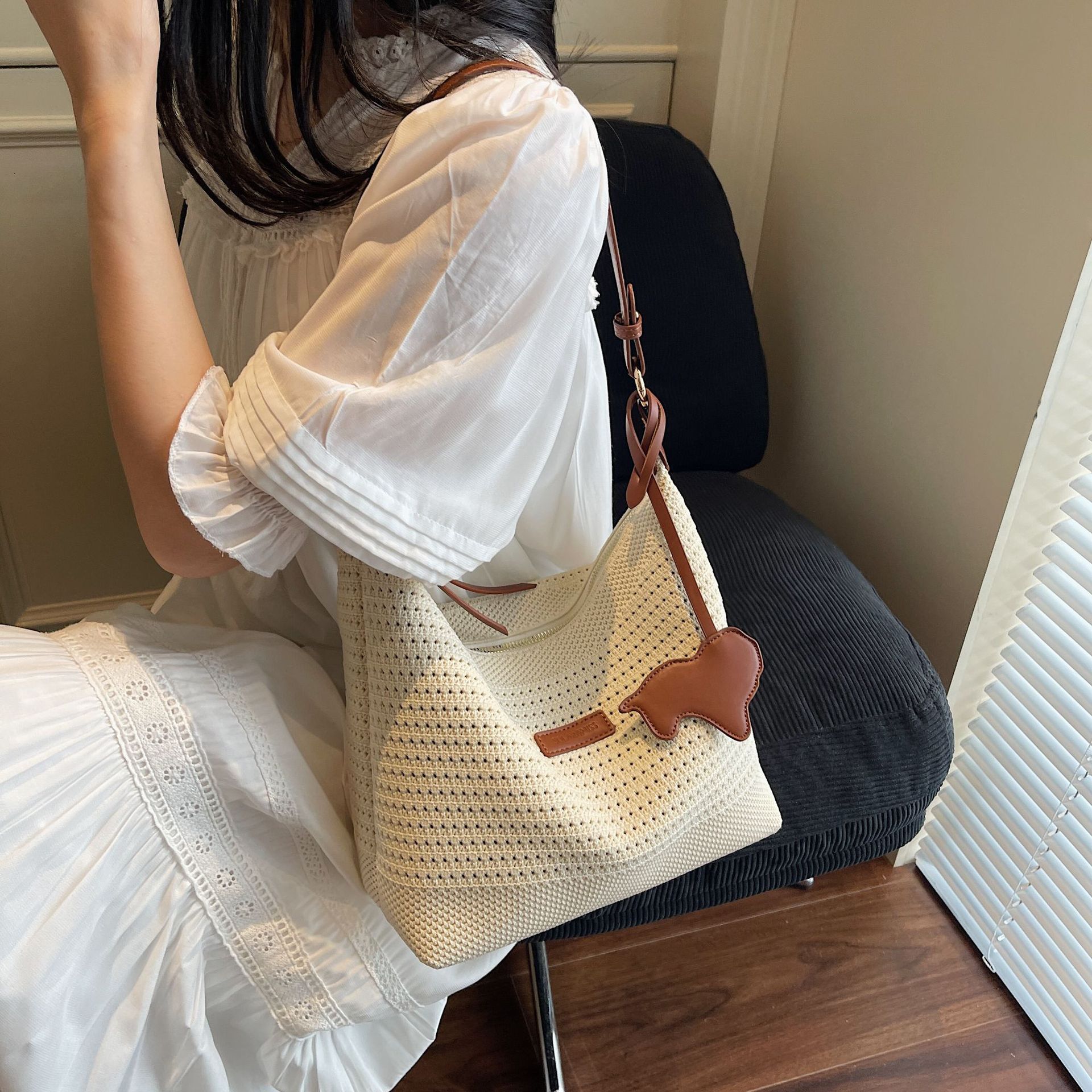 designer Beach Vacation Woven Bag for Women 2025 New Hollow Knit Handbag Large Capacity Shoulder Underarm Bag