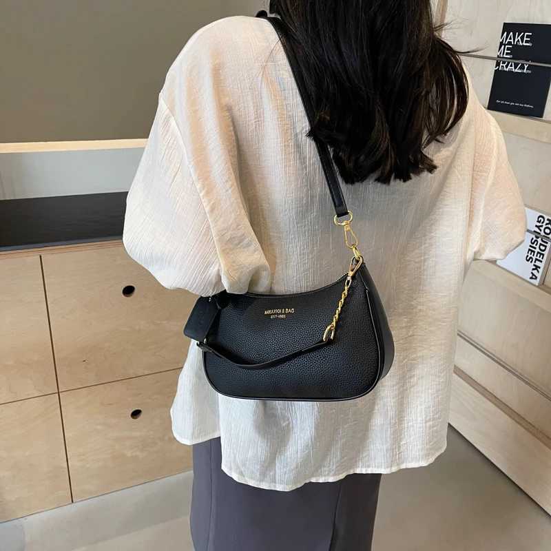 1 Piece of Pure Color Shoulder Bag for Women Versatile Chain Crossbody Bag That Can Be Placed as a Machine XJ250604