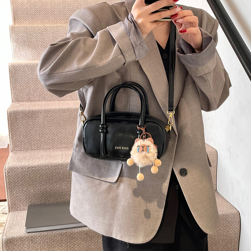 designer High-End Oil Wax Leather Vintage Small Bag for Women 2024 New Winter Trend Versatile Crossbody Bag Handheld Bowling Bag