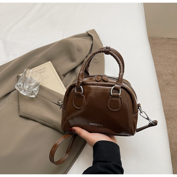 designer Korean Handheld Fashion Casual Shoulder Bag 2025 New Spring Summer Simple Versatile Crossbody Bag High-end Small Square Bag