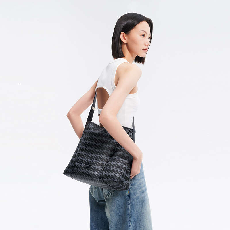 Women's Bags Designer Women's Bags Designer Omto Spring Summer New Black Truffle Soft Hobo Crossbody Large Capacity Women's Commuter Sh