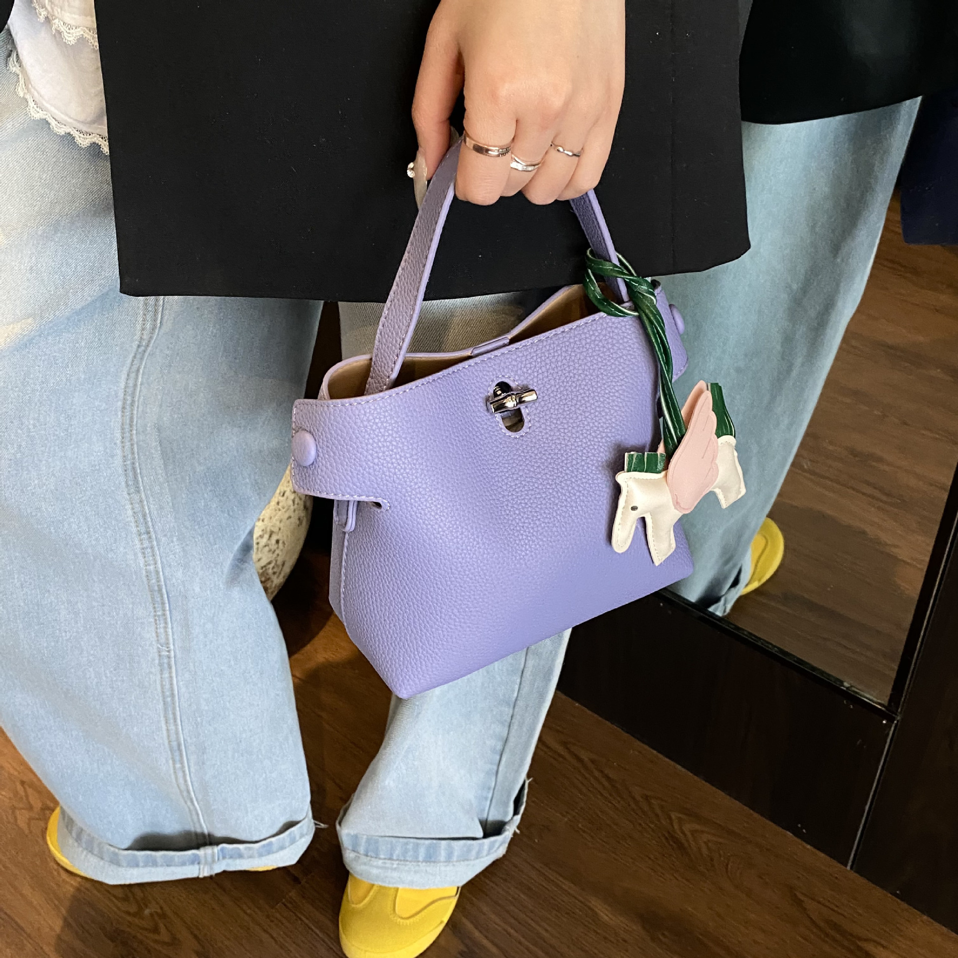 designer Minimalist Casual Lychee Texture Handbag for Women 2025 New Versatile Fashion Crossbody Bag High-end Bucket Bag