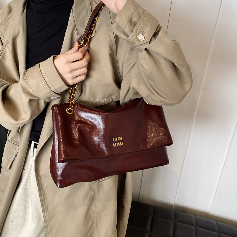 Hot Sale 2025 mature stylish new women's tote bag with large capacity minimal design commuting chain bag