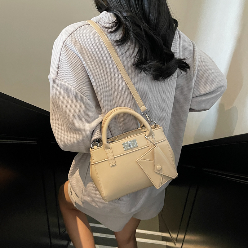 designer High-end Niche Handbag for Women 2025 New Spring/Summer Versatile Crossbody Bag Trendy Simple Tote Bag Bucket Bag