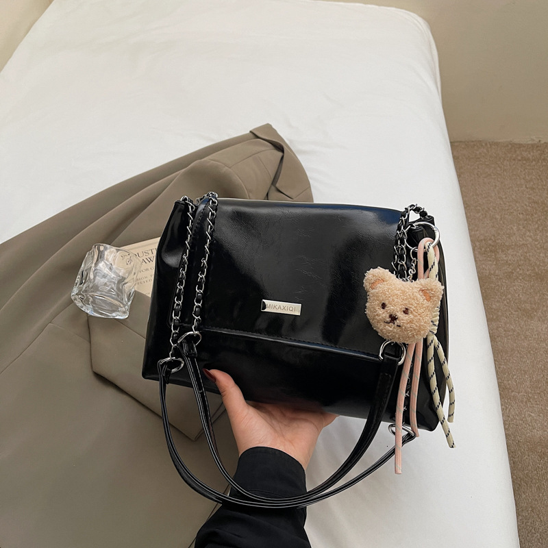 designer Large Capacity Soft Leather Commuter Tote Bag for Women 2025 New Versatile Chain Crossbody Bag Casual Shoulder Underarm Bag