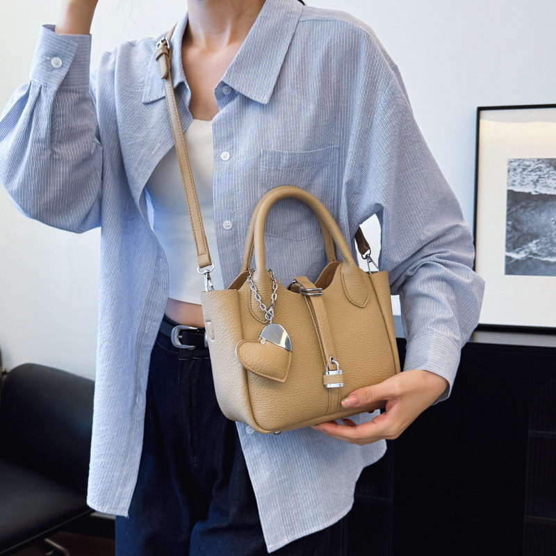 designer Korean Style Fashion Handheld Bucket Bag for Women 2025 Spring New Simple Versatile Shoulder Bag High-end Casual Women's Bag