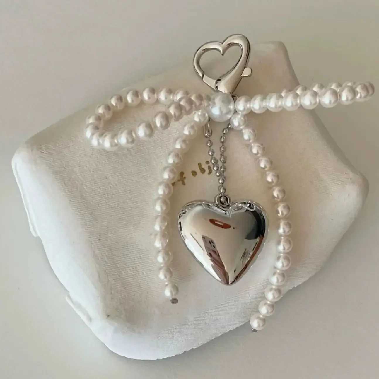 White Bowknot Heart Keychain Women Korean Sweet Charm Pearl Bow Backpack Key Ring Handmade Jewelry Ornament Bags Pendants Gifts W250604