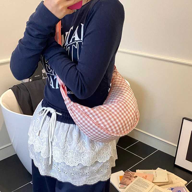 Checkered Nylon Crescent Hobos Shoulder Purse for Women Casual Crossbody Purse Lightweight Sling Bag with Adjustable Strap XJ250604