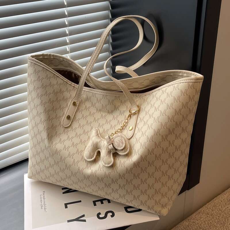 2025 New Spring Trendy Light Luxury Women's Large Capacity Commuter Shoulder Handheld Tote Bag