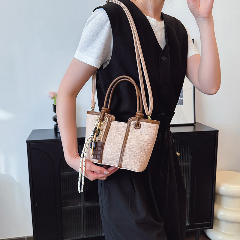 designer Guqian Trendy Tote Bag 2025 Spring New Simple Stylish Underarm Bag Shoulder Bag Versatile Shoulder Bag Socialite