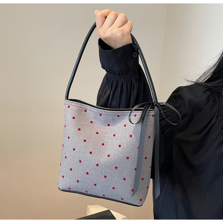 Bow Polka polka dot shoulder bag, large capacity, fashionable, multifunctional commuting handbag, designer shoulder bag