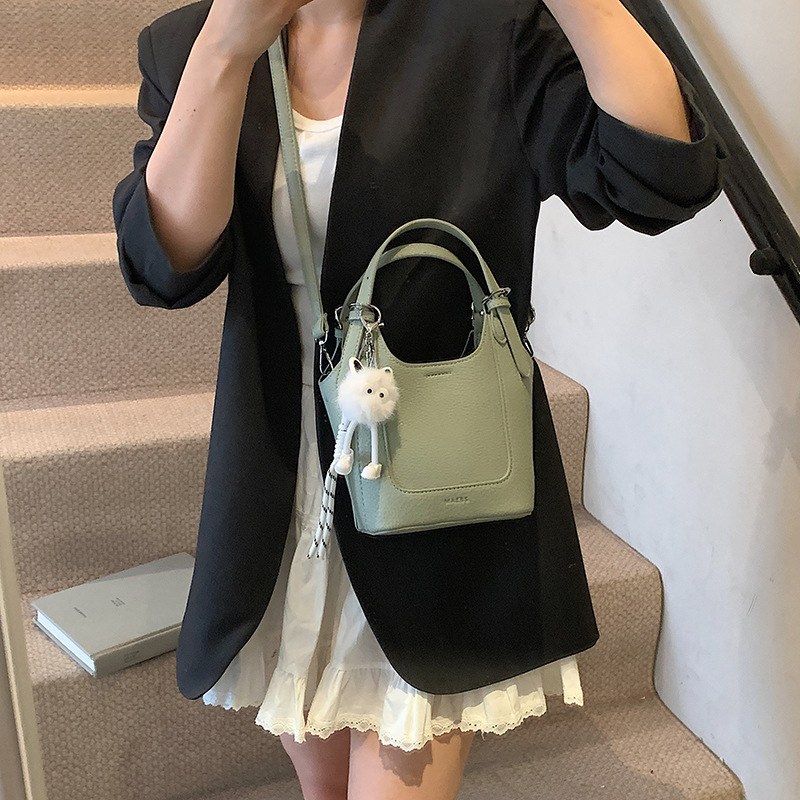 designer High-Quality Texture Simple Handbag for Women 2025 New Spring Korean Style Bucket Bag Fashion Retro Single Shoulder Crossbody Bag