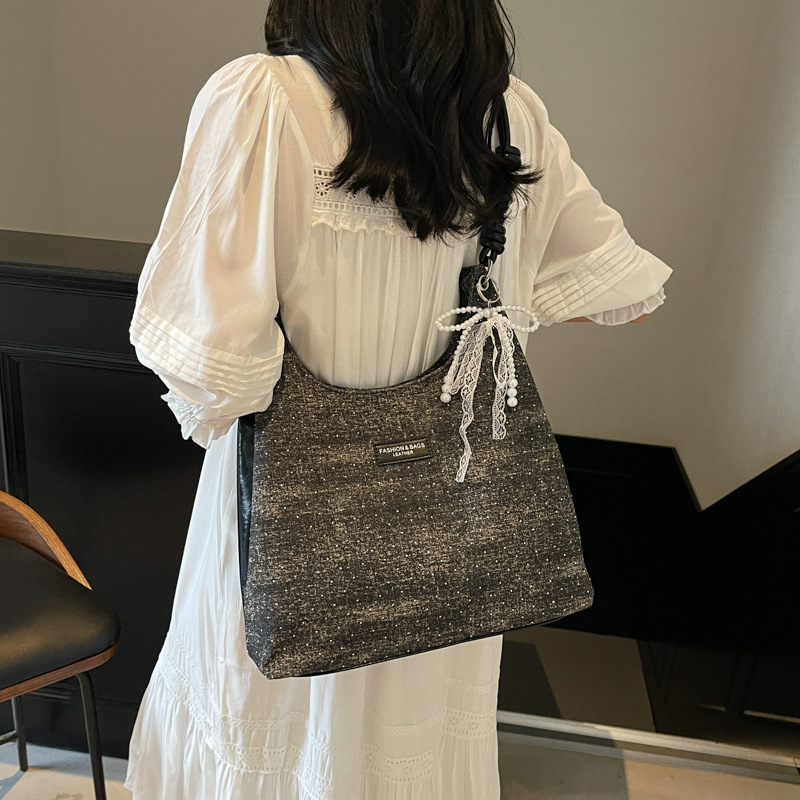 designer Large Capacity Bag for Women 2025 New Pearl Chain Denim Shoulder Bag for College Students Class Commuting Tote Bag