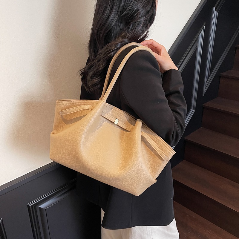 designer High-End Wrinkle Fashion Handbag Underarm Bag for Women 2025 New Fashion Large Capacity Tote Bag Commuter Shoulder Bag