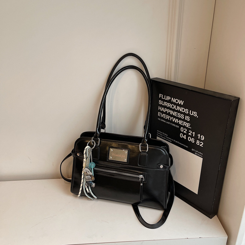 designer Vintage Trend Large Capacity Underarm Bag for Women 2025 New High-end Shoulder Bag Simple Stylish Commuter Crossbody Bag