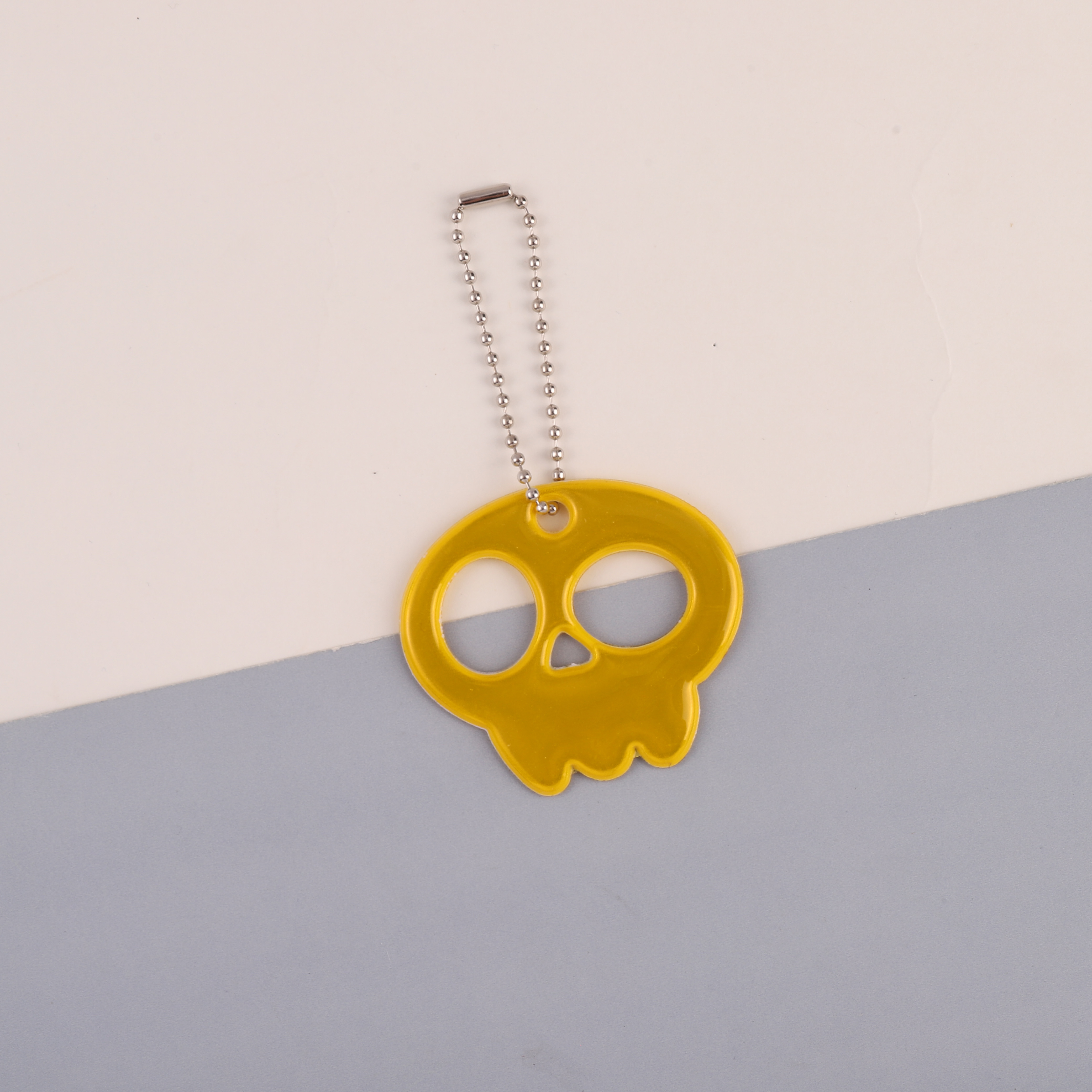 Minimalist Stylish Cartoon Skull Keychain Retro Style Hanging Pendant with Glowing Effect