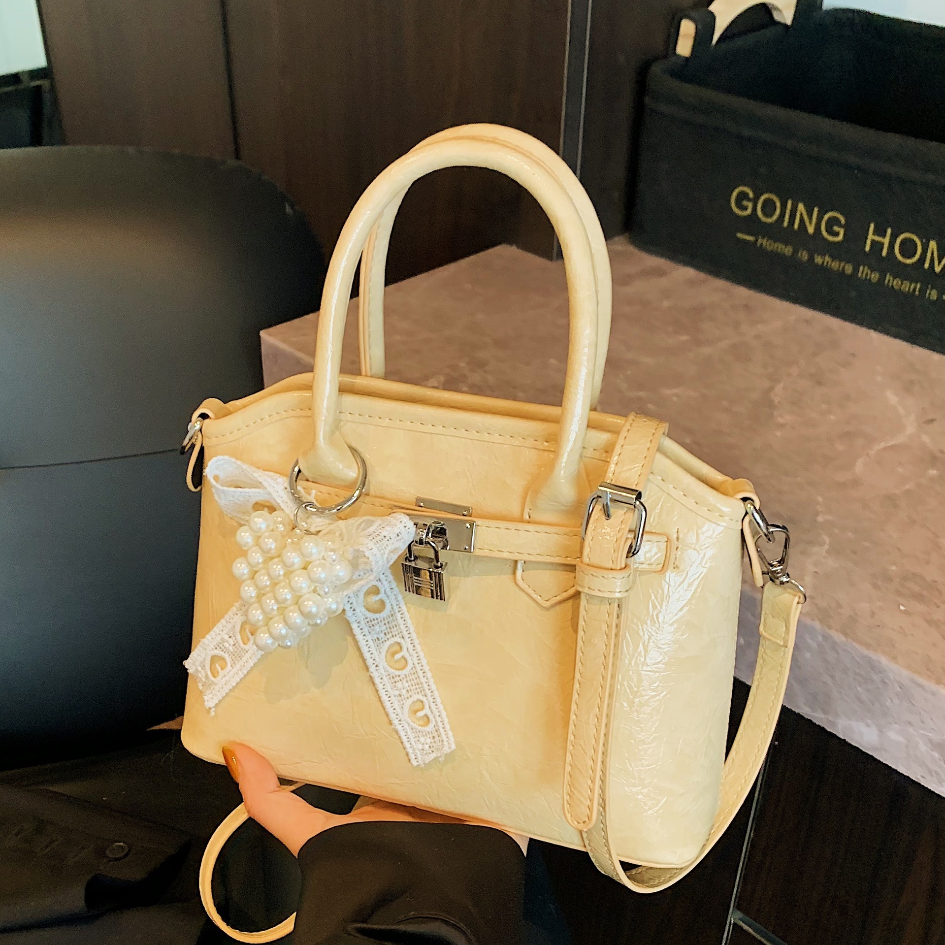 designer High-End Large Capacity Commuter Bag Women's 2025 New Summer Handbag Versatile Niche Crossbody Tote Bag