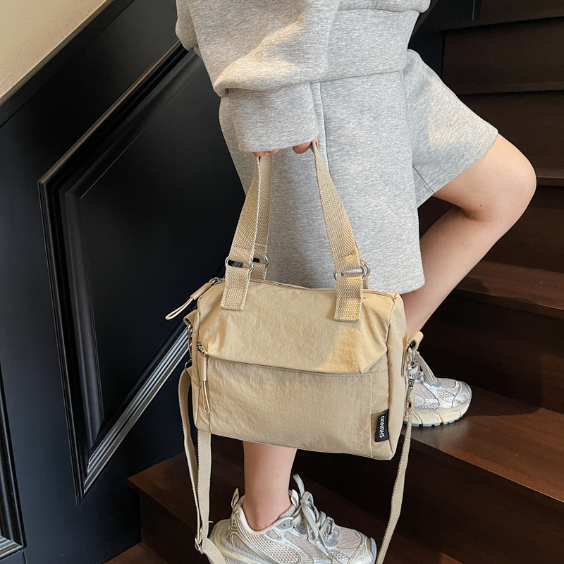 designer Fashion Versatile Handbag 2025 New Casual Travel Shoulder Crossbody Bag Lightweight Nylon Cloth Handbag for Women