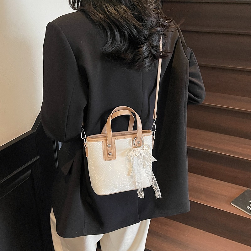 designer High-Quality Texture Small Bag for Women 2025 New Summer Trend Single Shoulder Crossbody Bag Fashion Super Popular Handheld Bucket Bag