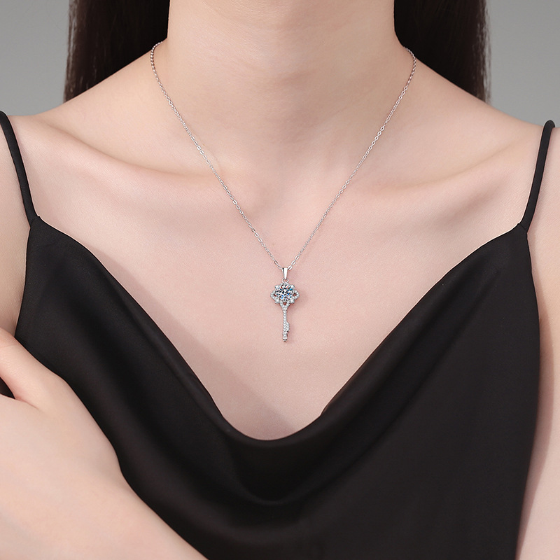 S925 Sterling Silver Moissanite Pendant Necklace with 1ct Moissanite Stone, Four-leaf Clover and Key Design, Elegant Jewelry for Women