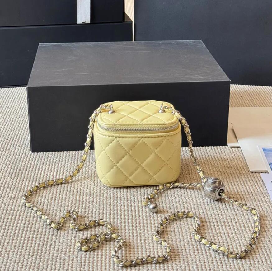 Fashion Designer Girls Mini Makeup Bag Vanity Box Quilted Lambskin Leather Adjustable Silver Ball Matelasse Chain Crossbody Cosmetic Case Purse with Mirror 10x9cm