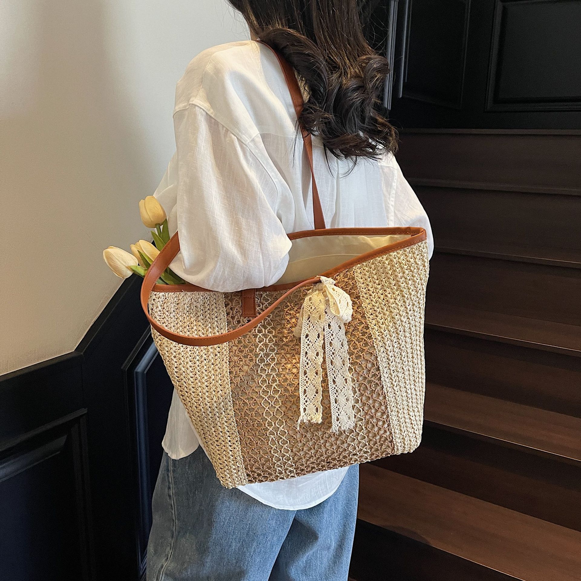 designer Summer Large Capacity Straw Woven Bag for Women 2025 New Fashionable Commuter Shoulder Bag Beach Woven Tote Bag