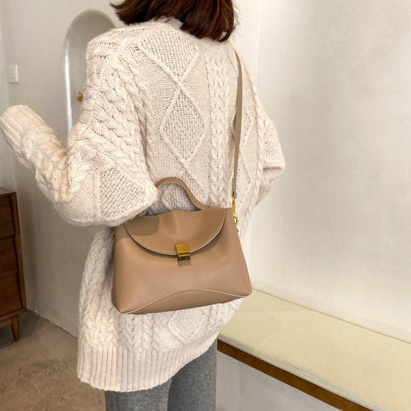 Free Shipping Designer Bag Women's New Trendy Niche Design Fashion Shopping Bag Versatile Large Capacity Lock Handbag Shoulder Crossbody Bag
