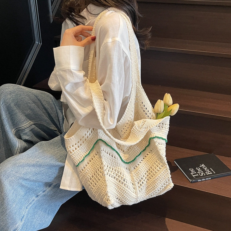 designer Knitted Bag for Women 2025 New Knitted Hollow Shoulder Tote Bag Lazy Style Beach Vacation Bag