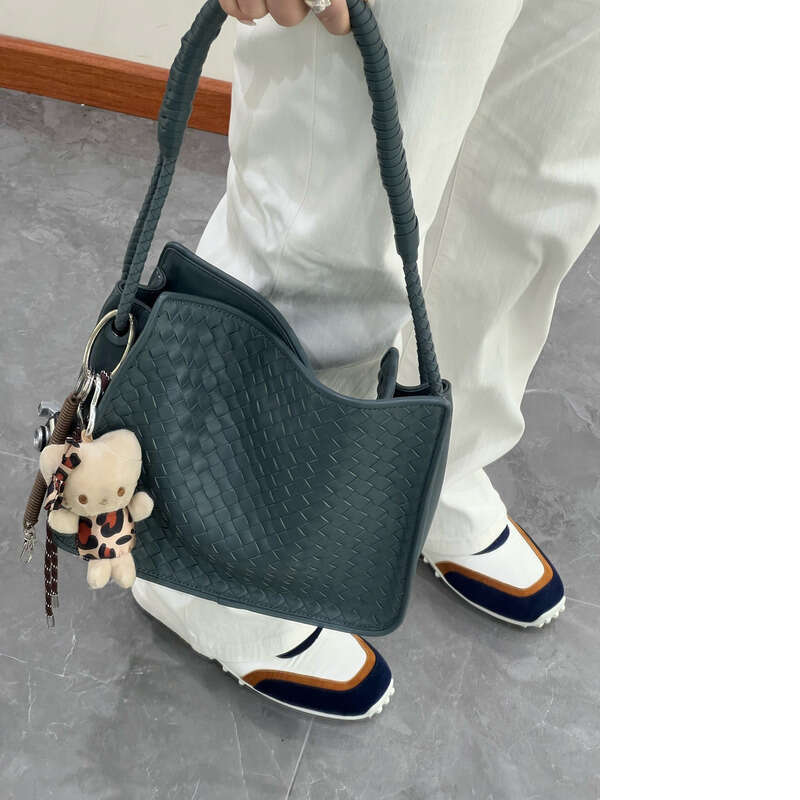 Woven Bag Leather New Underarm Large Capacity Handmade Woven Sheepskin Handheld Shoulder Bag For Women Soft Woven Tote