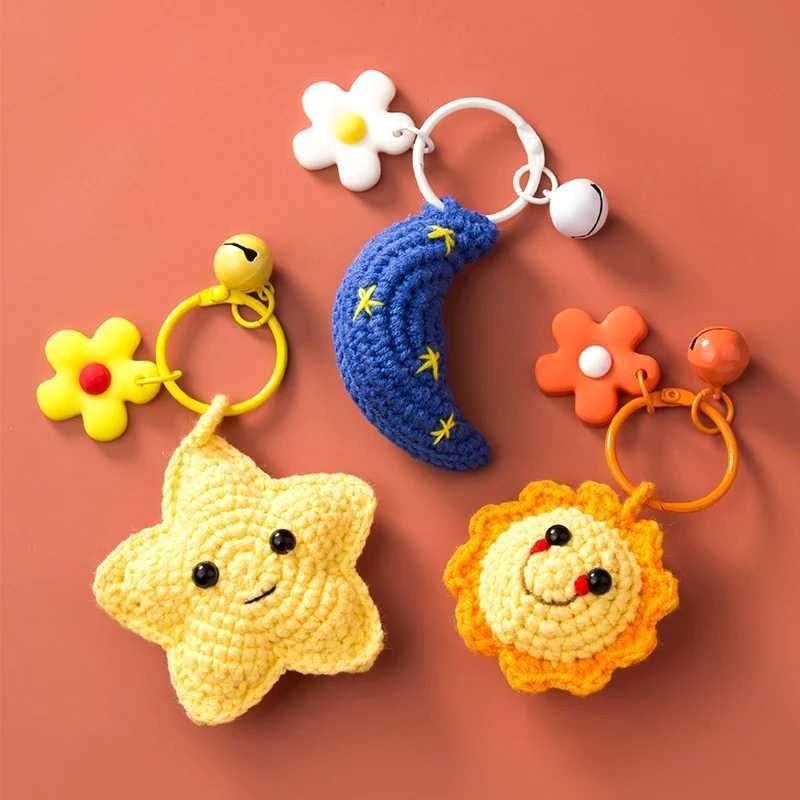 Cute Handmade DIY Weaving Stars Moon Keychain Charms Womens Car Keychain Sunflower Knitted Pendant Couple Gift Phone Charm M250604