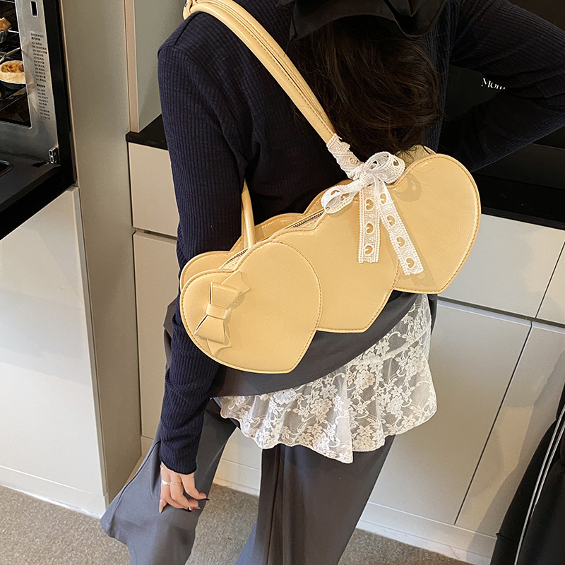 2025 New Niche Heart Bag Women Long Handbag Versatile Baguette Shopping Bag Designer Bag Spring Summer Free Shipping New Fashion Single Shoulder Bag