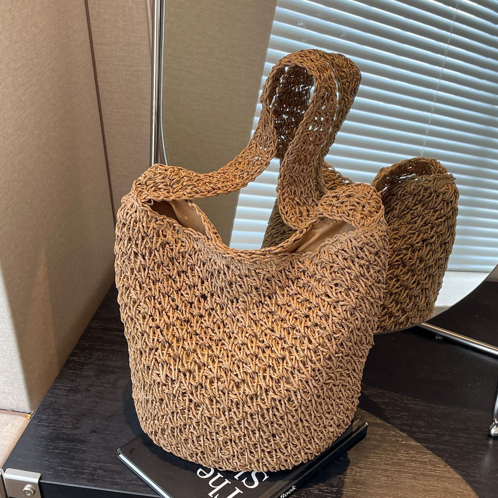 designer 2025 New Spring Fashion Woven Casual Simple Commuter Large Capacity Straw Shoulder Bag Bucket Bag Handbag