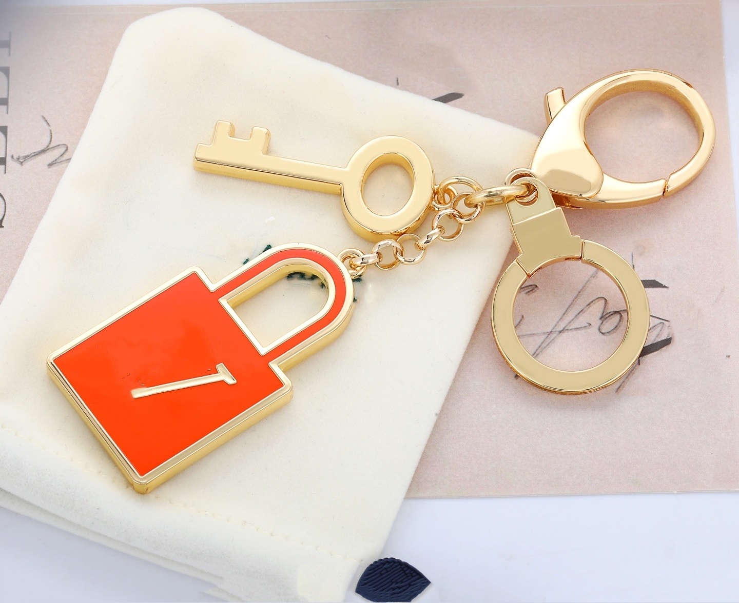 designer keychain bag chain women Letters wallet llavero Buckle jewelry bagchain Keyring red lock chain stone Keychains Lanyards