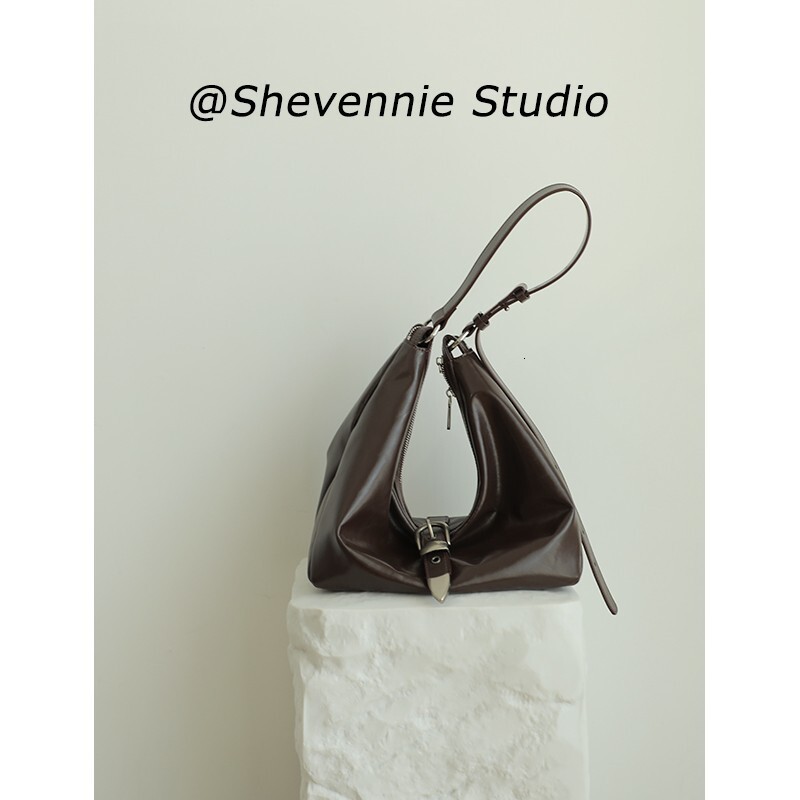 Metal buckle texture cowhide armpit bag, fashionable women's handbag designer, large capacity women's crossbody bag, shoulder bag