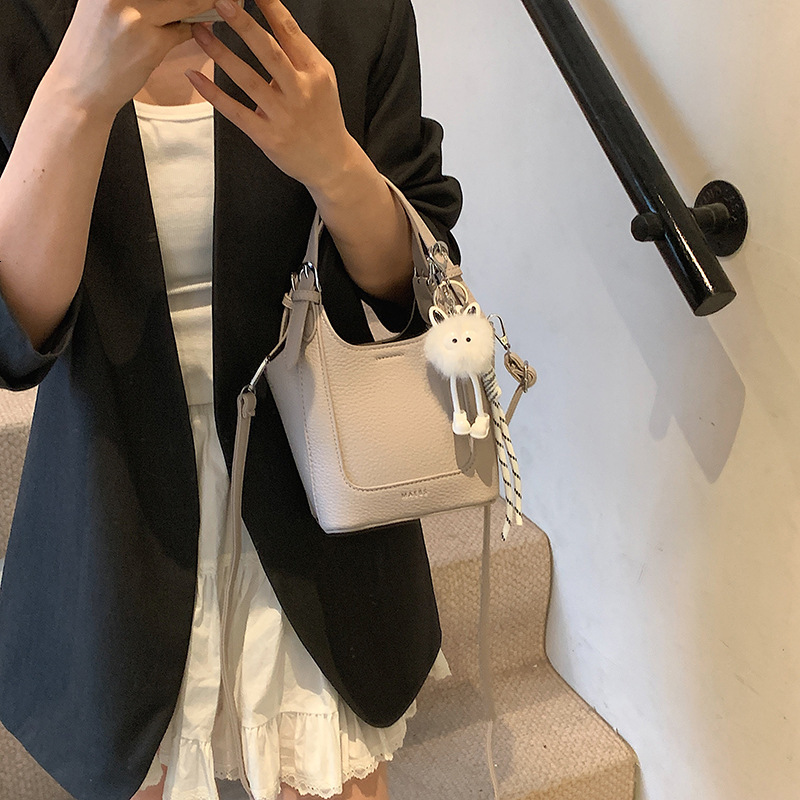 designer High-Quality Texture Simple Handbag for Women 2025 New Spring Korean Style Bucket Bag Fashion Retro Single Shoulder Crossbody Bag