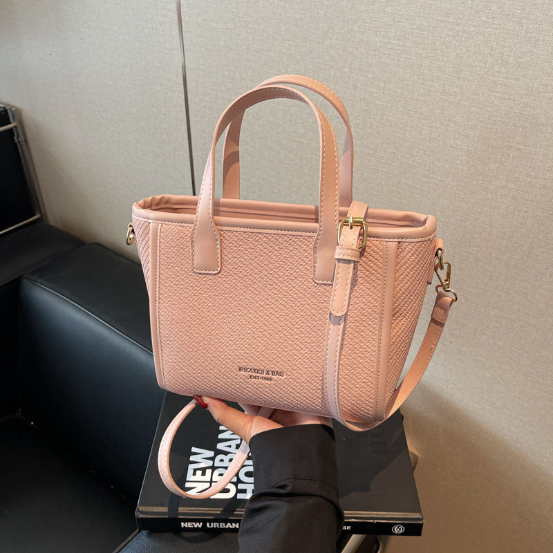 designer High-Quality Texture Large Capacity Tote Bag for Women 2025 New Trend Versatile Color-Block Shoulder Bag for Class and Commute Crossbody Bag