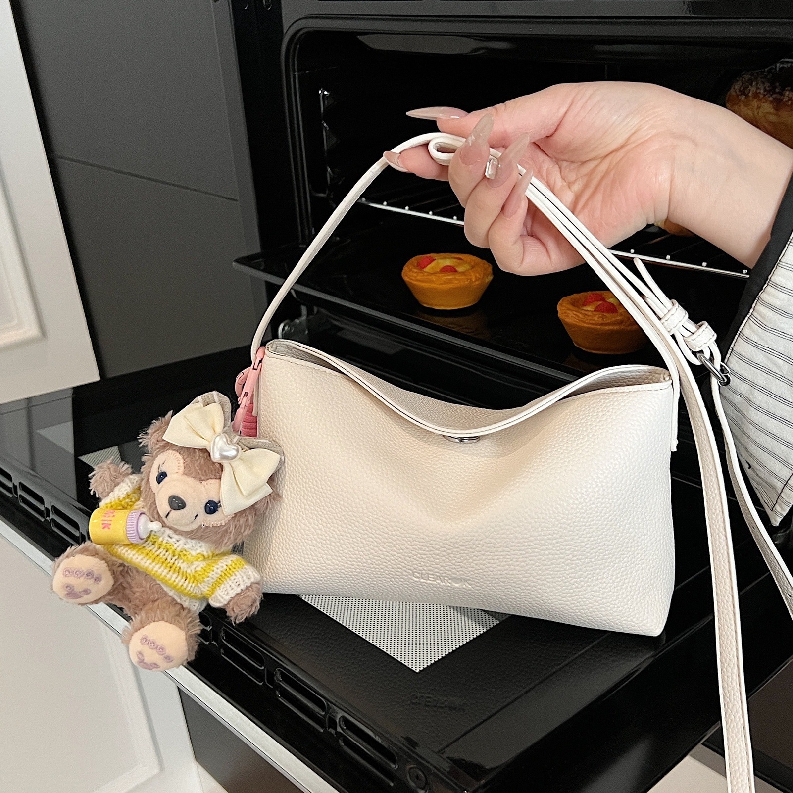 designer Korean Style Underarm Bag for Women 2025 New Trendy Fashion Simple Bucket Bag Casual Versatile Ins Single Shoulder Crossbody Bag