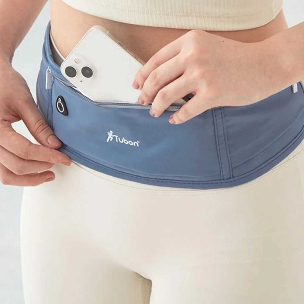 The running waist bag doesnt shake when holding a mobile phone. Large-capacity mountain climbing cycling and sports waist bag A-DH W250604