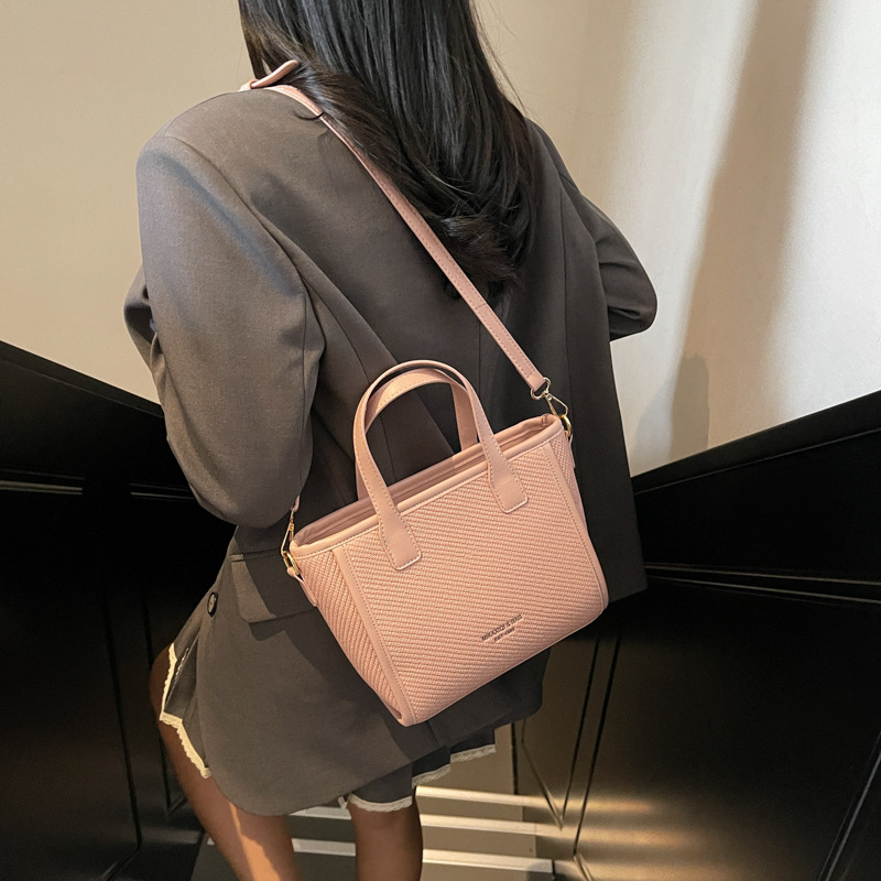 designer High-Quality Texture Large Capacity Tote Bag for Women 2025 New Trend Versatile Color-Block Shoulder Bag for Class and Commute Crossbody Bag
