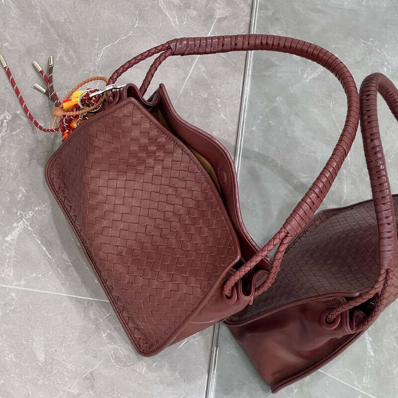 Woven Bag Leather New Underarm Large Capacity Handmade Woven Sheepskin Handheld Shoulder Bag For Women Soft Woven Tote