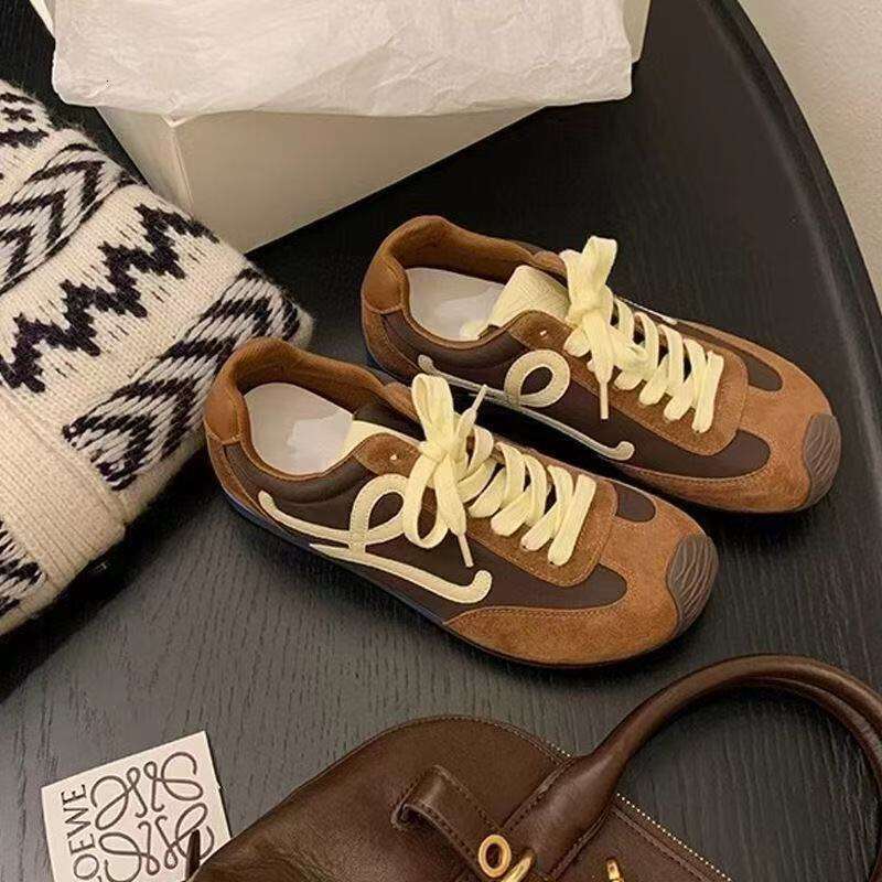 Free delivery, designer casual women's flat shoes, white sports outdoor training women's shoes, fashionable and comfortable sports shoes, gifts