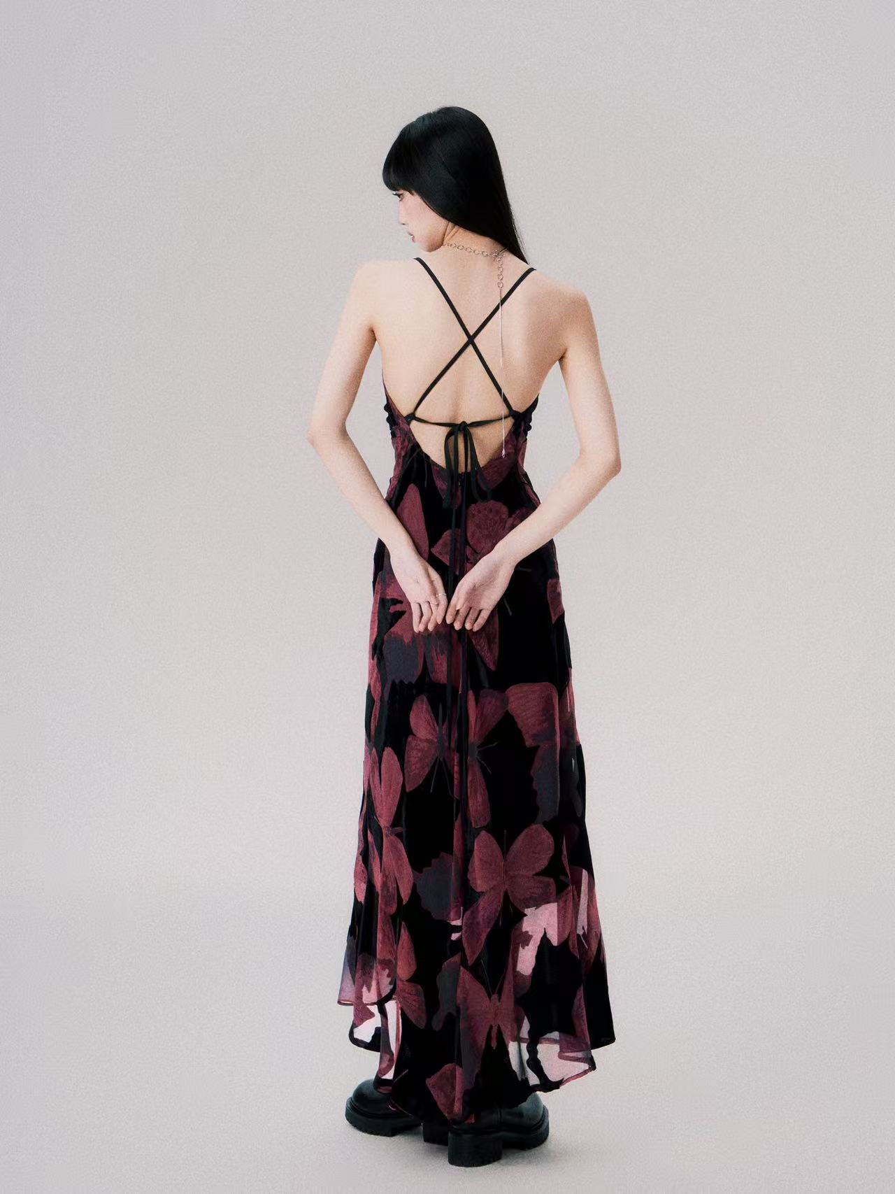 A charming beauty - New Chinese-style velvet butterfly-shaped halter-neck dress for women with backless and strapless design.