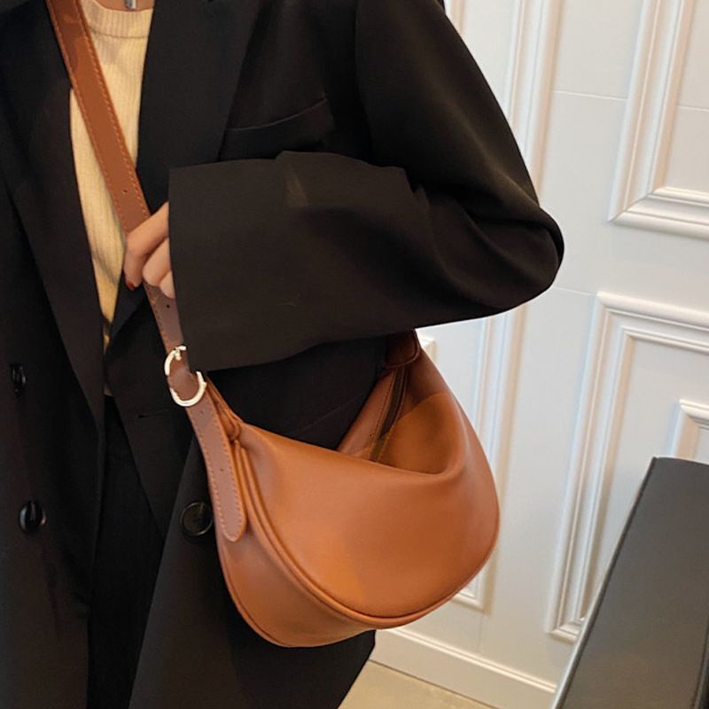 New women's four season bag with simple and multifunctional design, niche office commuting shoulder width dumpling bag designer shoulder bag
