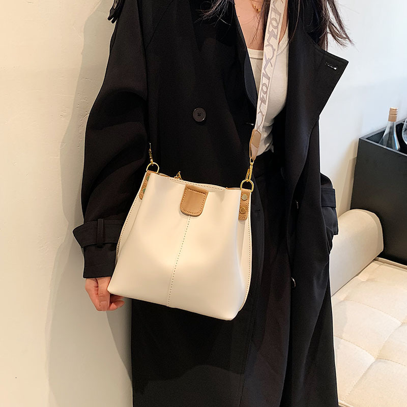 designer High-Quality Trendy Large Capacity Bucket Bag for Women 2025 New Fashionable and Stylish Shoulder Crossbody Bag