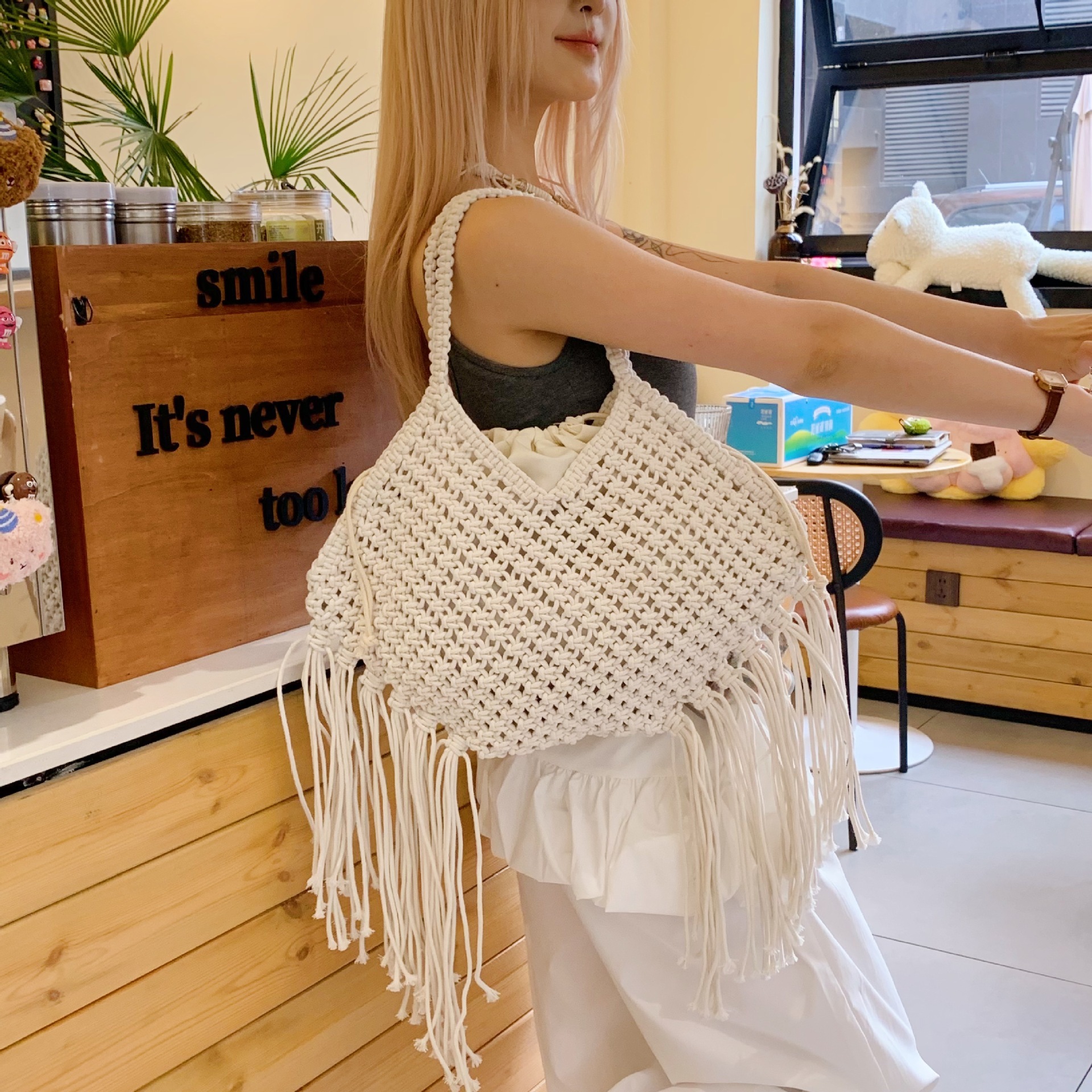 designer Vintage Tassel Bag for Women, Hollow Handwoven Beach Bag, New Commuter Shoulder Versatile Tot
