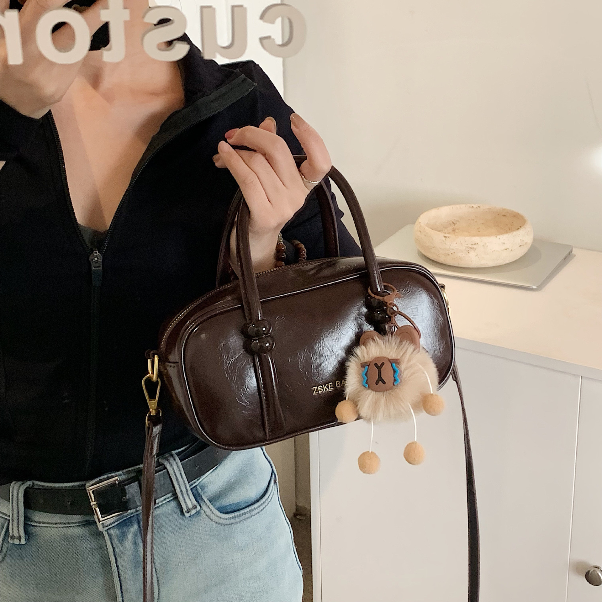 designer High-End Oil Wax Leather Vintage Small Bag for Women 2024 New Winter Trend Versatile Crossbody Bag Handheld Bowling Bag