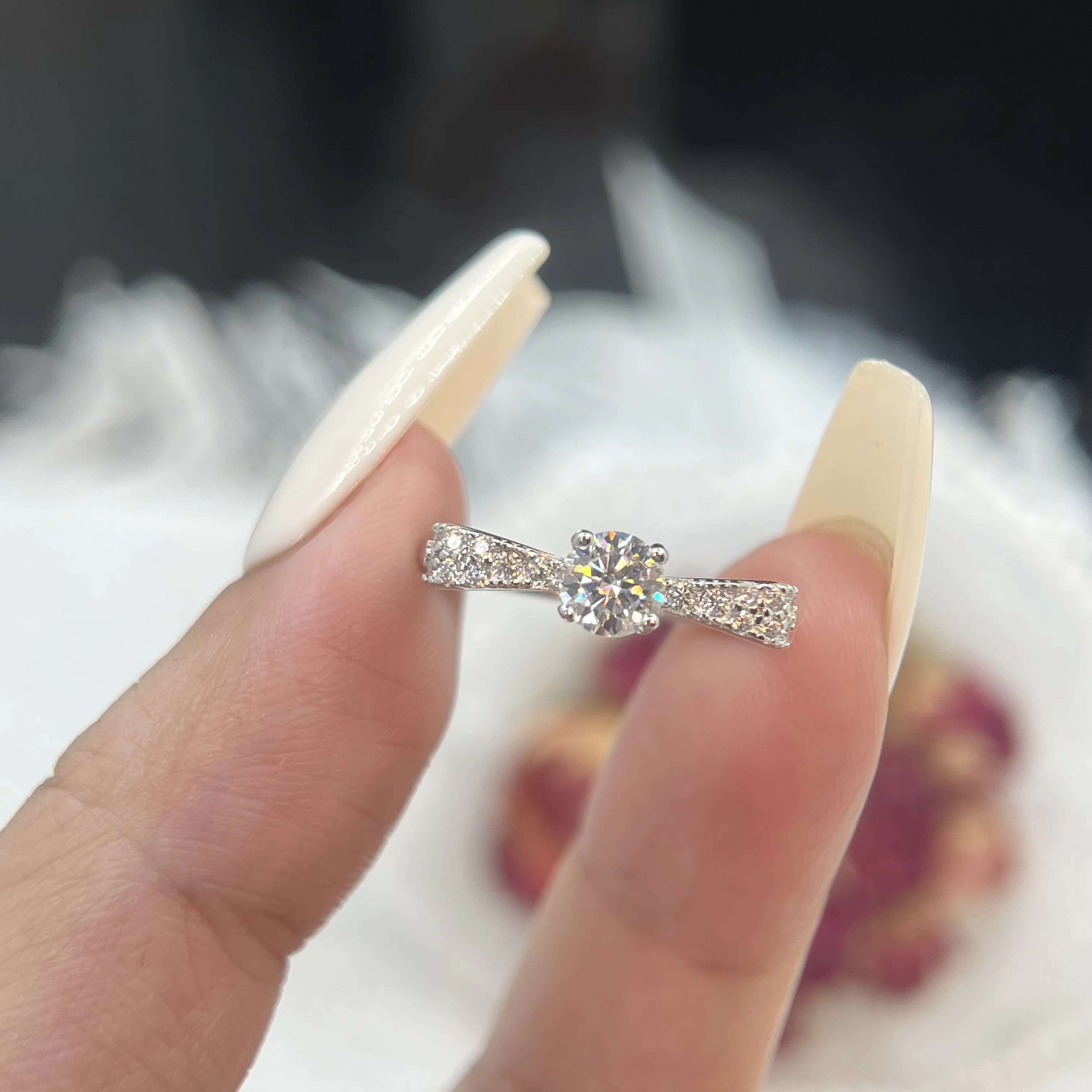 Fine Jewelry VVS 0.5ct Lovely Bowknot Diamond Moisssanite White Gold Plated s925 Sterling Silver Engagement Ring for Women Lady