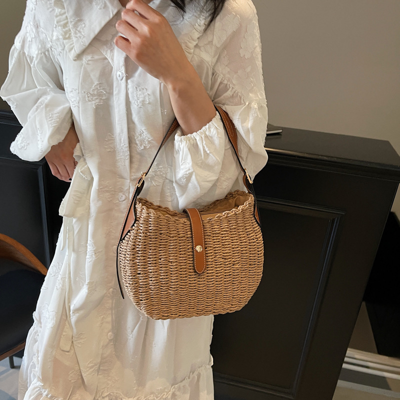 designer 2025 New Straw Woven Bag Fashion Simple Crossbody Bag Retro Handmade Woven Underarm Bag Casual Shoulder Bucket Bag