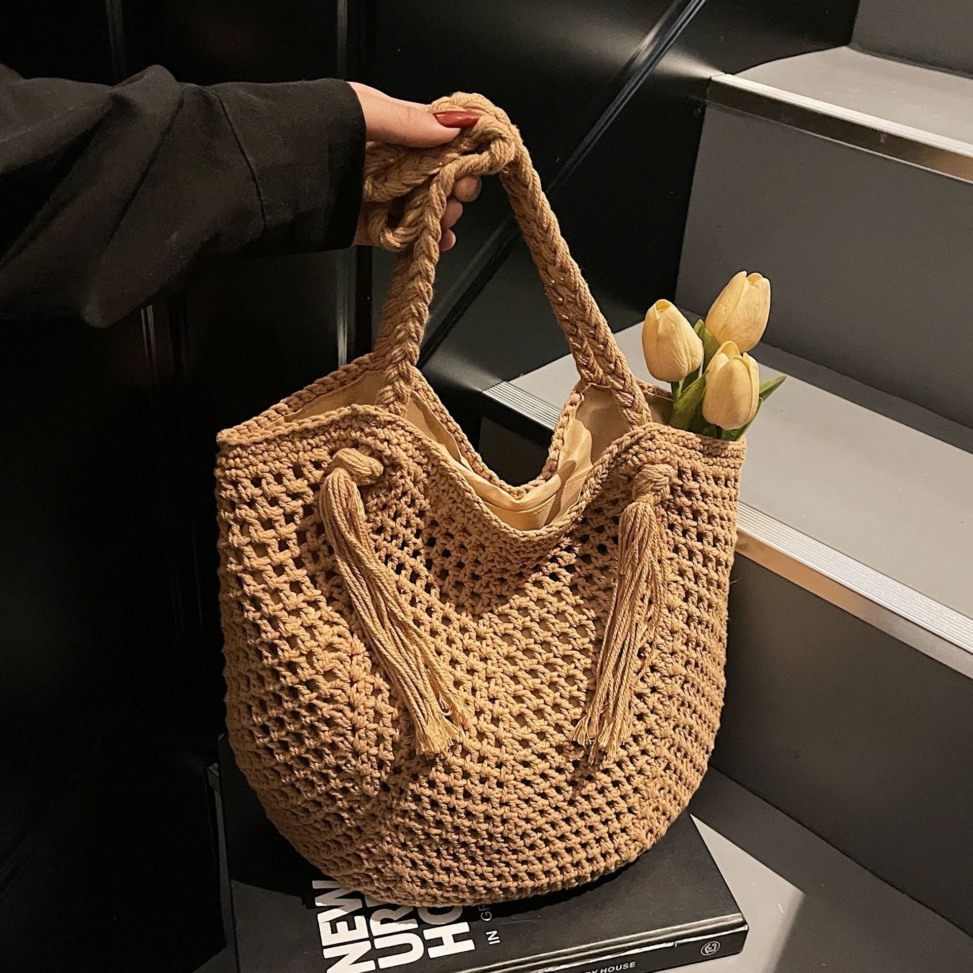 designer Casual Large Capacity Cotton Woven Bag New Hollow Out Straw Bag Lazy Style Shoulder Bag Vacation Beach Bag Women's Bag
